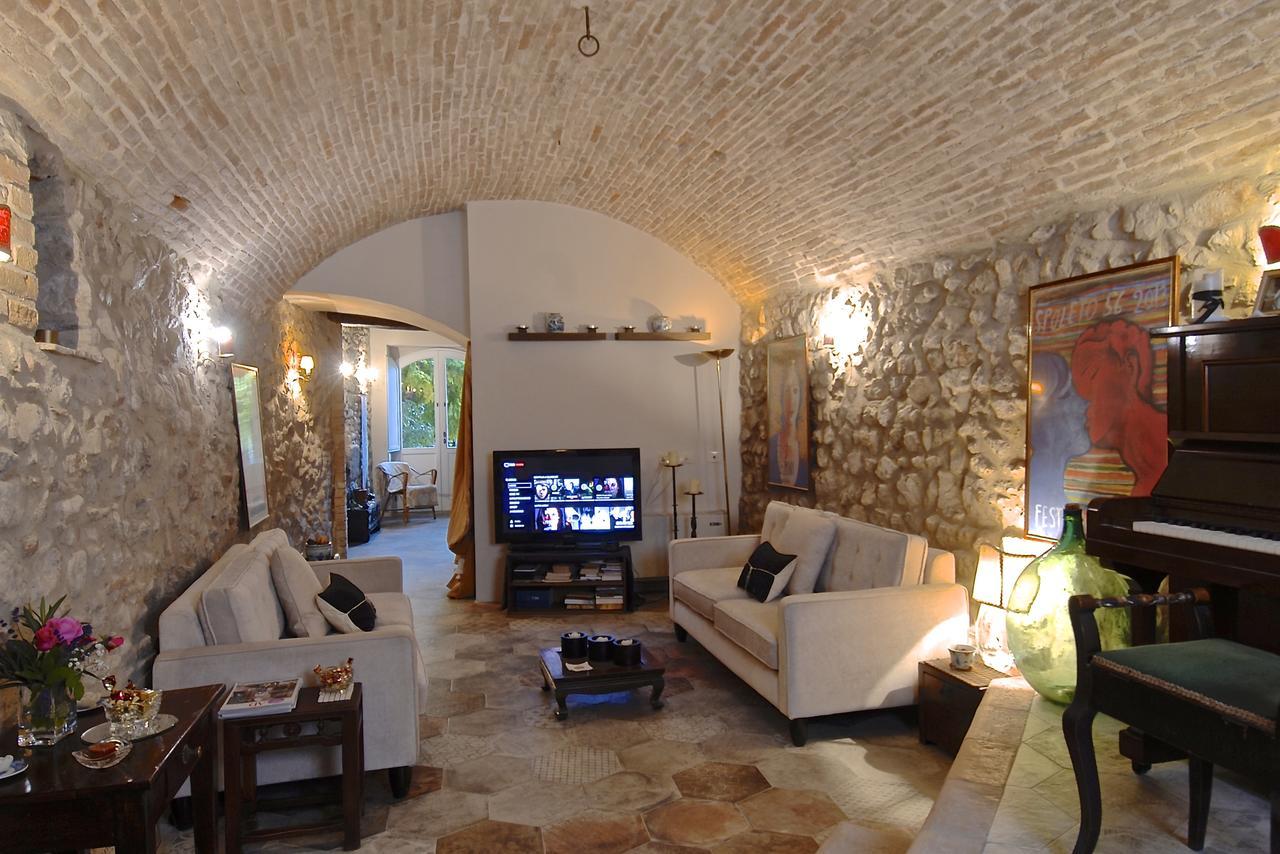 Palazzo Sant'Angelo Bed & Breakfast Spoleto Exterior photo